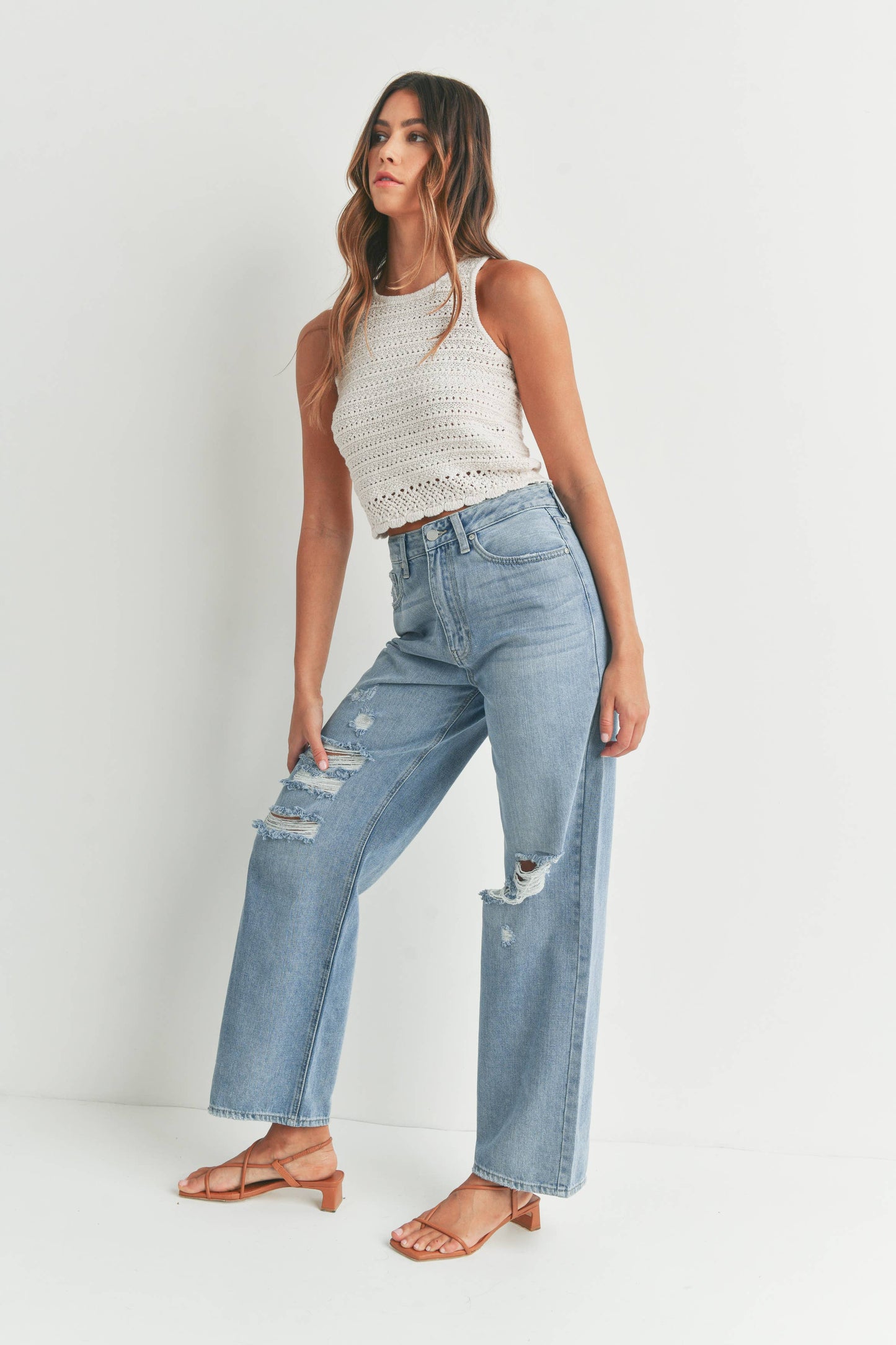 Minimal Distressed Skater Jean